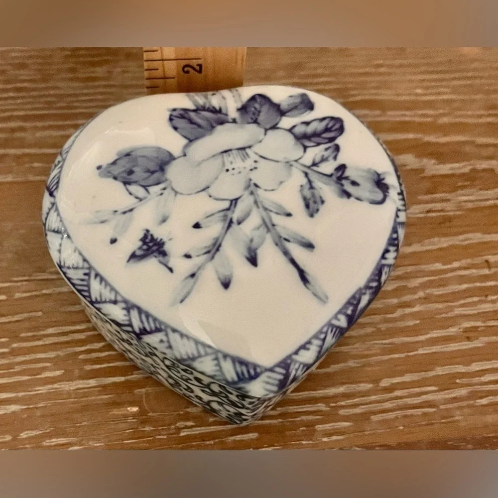 Vintage Chinoiserie Blue White Porcelain Heart Trinket Box Lotus